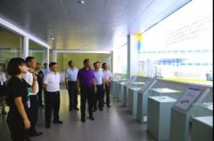 新疆若羌縣委副書記、縣長(zhǎng)艾山江帶領(lǐng)考察團(tuán)走